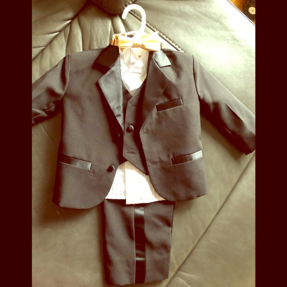 Toddler tux suit set 🎩